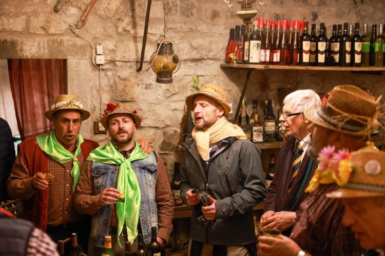 CantaMaggio-Corlaghese-Eventi-Tradizioni-Corlaga-Bagnone-Lunigiana15