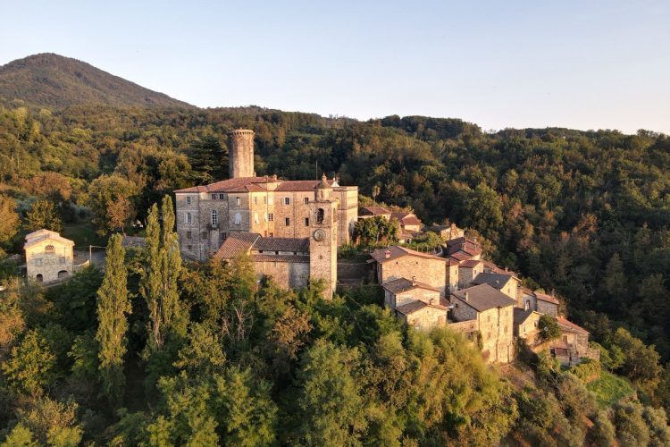 Castello-di-Bagnone-Cosa-Fare-Castelli-Lunigiana-World_2021_3
