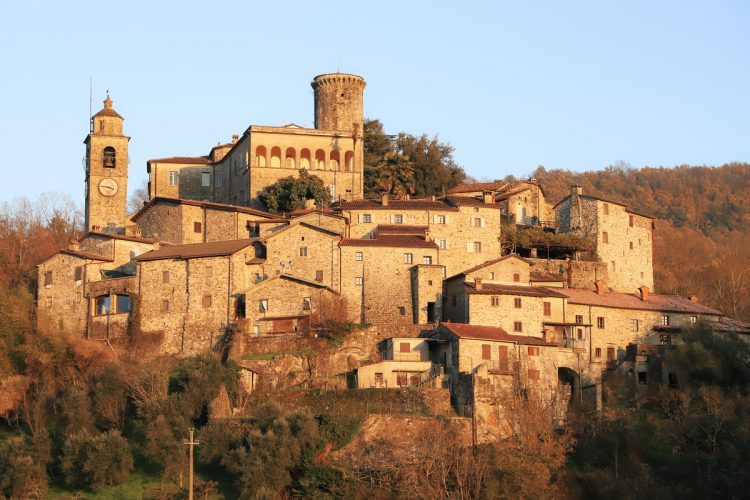 Castello-di-Bagnone-Cosa-Fare-Castelli-Lunigiana-World_2021_7