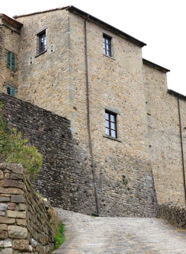 Castello-di-Castevoli-Mulazzo-Cosa-Fare-Castelli-Lunigiana-World_2021_6