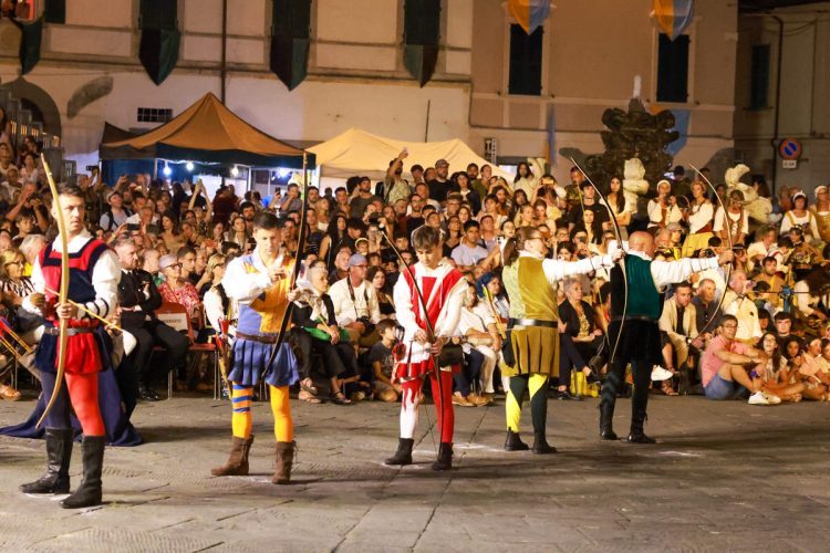 Disfida-degli-Arcieri-Eventi-Tradizioni-Fivizzano-Lunigiana33