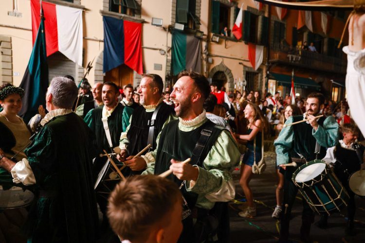 Disfida-degli-Arcieri-Eventi-Tradizioni-Fivizzano-Lunigiana37