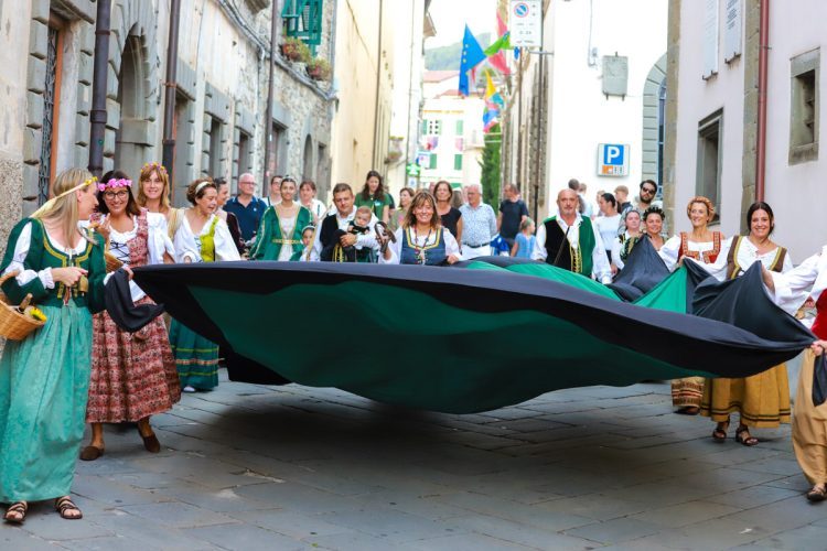Disfida-degli-Arcieri-Eventi-Tradizioni-Fivizzano-Lunigiana9