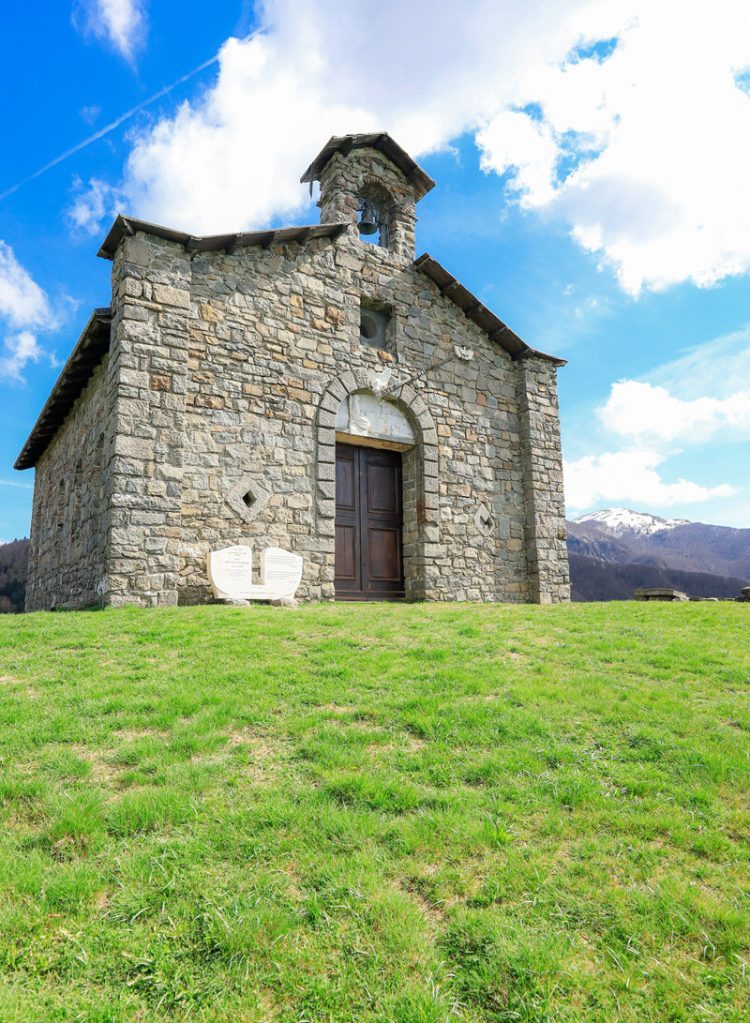 Passo-del-Cirone-Pontremoli-Cosa-Fare-Natura-Lunigiana-World_2021_1-Chiesa-della-Madonna-del-Monte-Orsaro