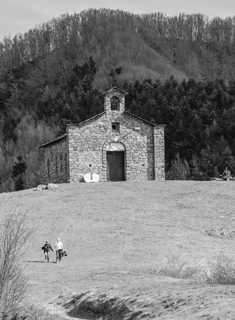 Passo-del-Cirone-Pontremoli-Cosa-Fare-Natura-Lunigiana-World_2021_10-Chiesa-della-Madonna-del-Monte-Orsaro